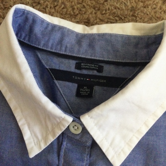 TOMMY HILFIGER Women's Cotton Button-Popover Chambray And White Shirt - Picture 4 of 10